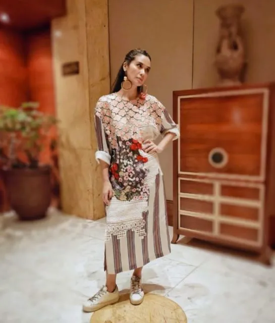 Jarang Makeup dan Hobi Pakai Dress, Ini Bukti Kalau Cantiknya Marsha Timothy Nggak Lekang Zaman! 5