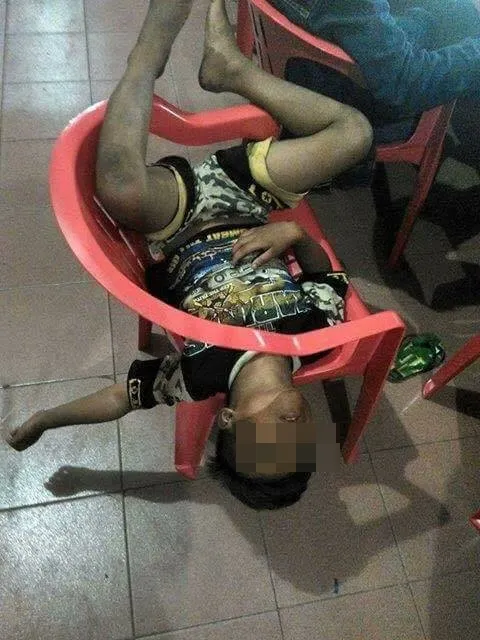 11 Pose Kocak Orang-Orang yang Ketiduran di Warnet. Anak Warnet Sejati Bakal Senyum-Senyum Sendiri Lihat ini 14