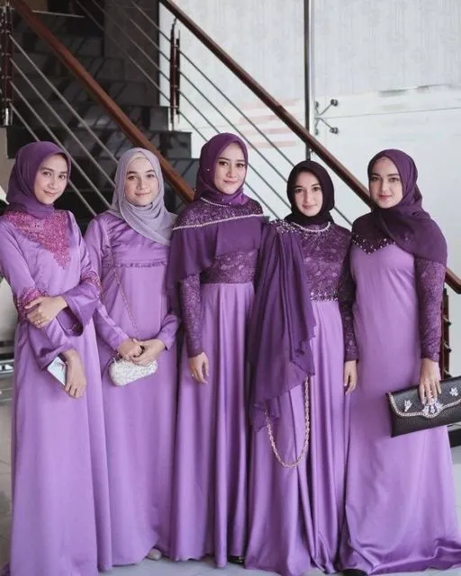 Pesona Kebaya Ungu yang Langka Banget di Pasaran. Pas Buat yang Pengen Ganti Suasana! 10