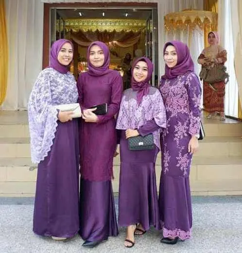 Pesona Kebaya Ungu yang Langka Banget di Pasaran. Pas Buat yang Pengen Ganti Suasana! 9