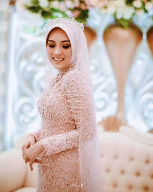 12 Ide Kebaya dengan Tudung Nikah yang Bahannya Sama. Sempurna Walau Syukurannya Sederhana 22