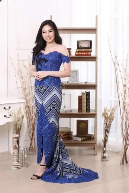 9 Kebaya Percampuran Kain yang Cantik Banget Buat Wisuda Hingga Lamaran. Unik tapi Elegan! 15