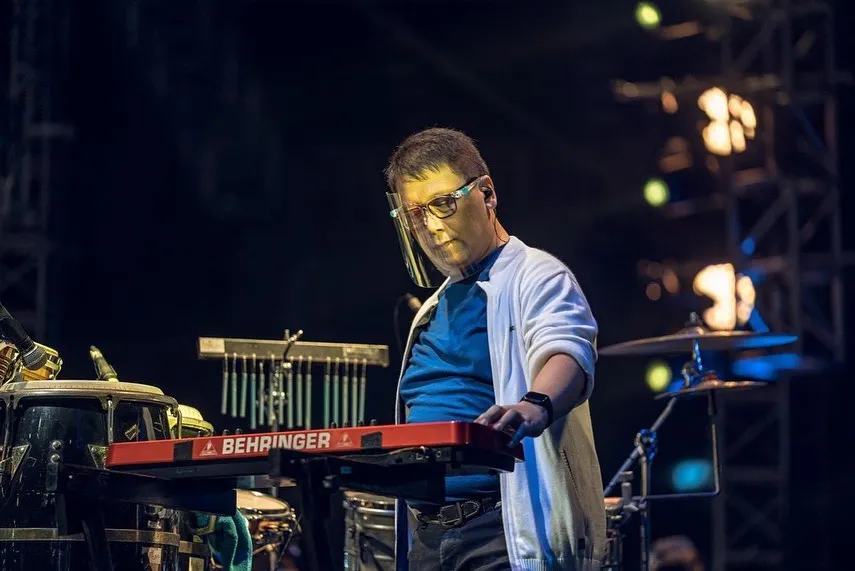 Serunya Konser Musik Drive-In di Jakarta, Tepuk Tangan Penonton Diganti Klakson Mobil Bersahutan 17