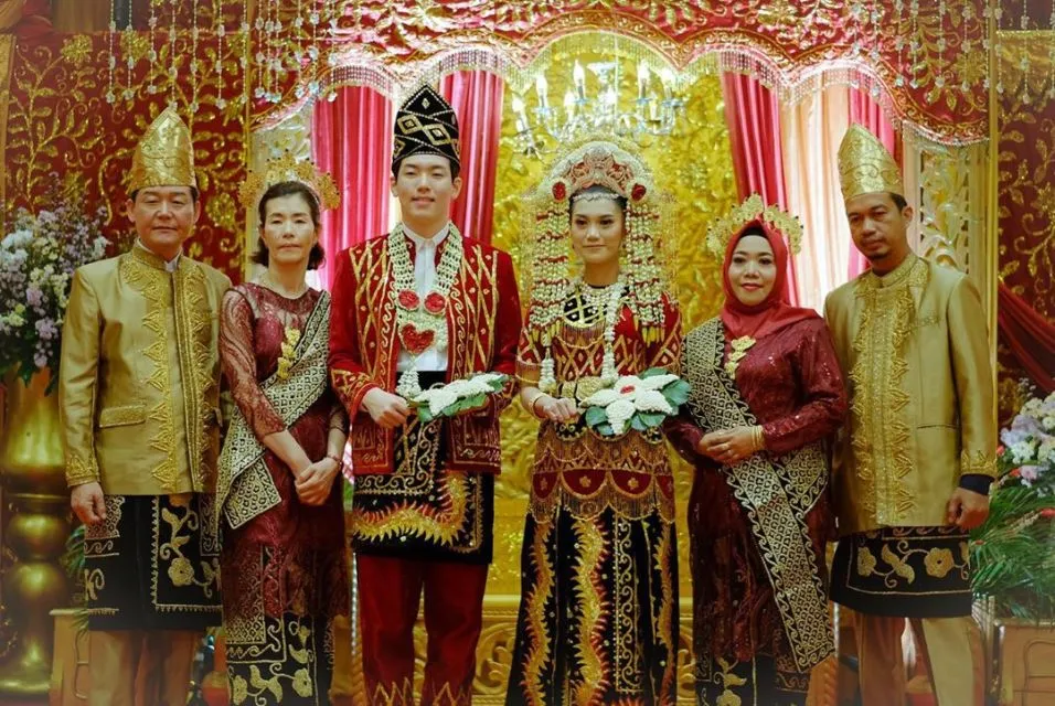 Viral Pernikahan Impian ala Drakor Cewek Banjar dengan Oppa Korea. Ketemunya dari Instagram! 15