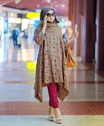 Bikin Efek Jenjang, Ini Rekomendasi Tunik Motif Batik yang Dijamin Nggak Pasaran! 16