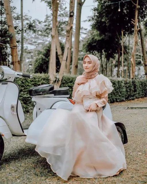 Pesona Kebaya Cape yang Menawan; Solusi Buat Pemilik Lengan dan Dada Besar! 14