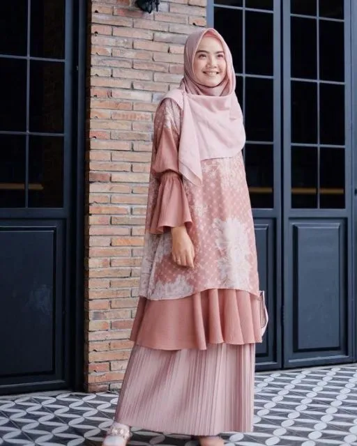 9 Kebaya Percampuran Kain yang Cantik Banget Buat Wisuda Hingga Lamaran. Unik tapi Elegan! 12