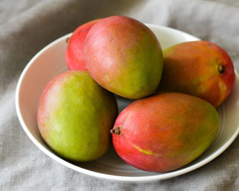 6 Ciri-ciri Buah Mangga Masak Pohon dan Bukan Karbitan. Lebih Manis, Segar, Berserat Dagingnya 18