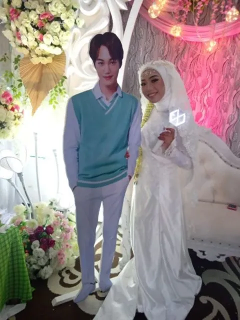 Unik! Pasangan ini Viral karena Menikah dengan Tema Boyband EXO. Komplet Sama 'Personelnya'! 6