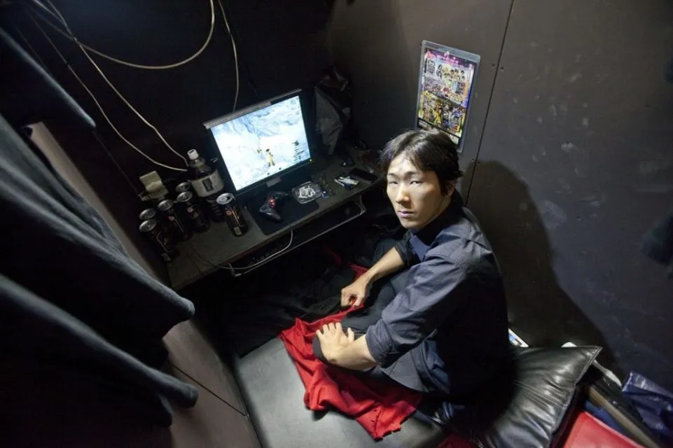 Uniknya Warnet di 5 Negara, Ternyata Dijadikan Penginapan untuk Orang Jepang yang Kurang Mampu 7