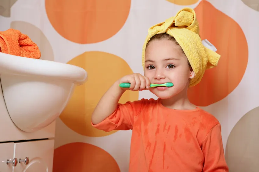 5 Trik Mudah Membujuk Anak Agar Mau Sikat Gigi. Jangan Sekali-kali Memaksa! 6