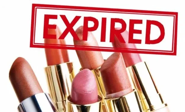 Nggak Peduli Mahal atau Murah, Ini Penyebab Kenapa Lipstikmu Bisa Bikin Bibir Hitam! 5