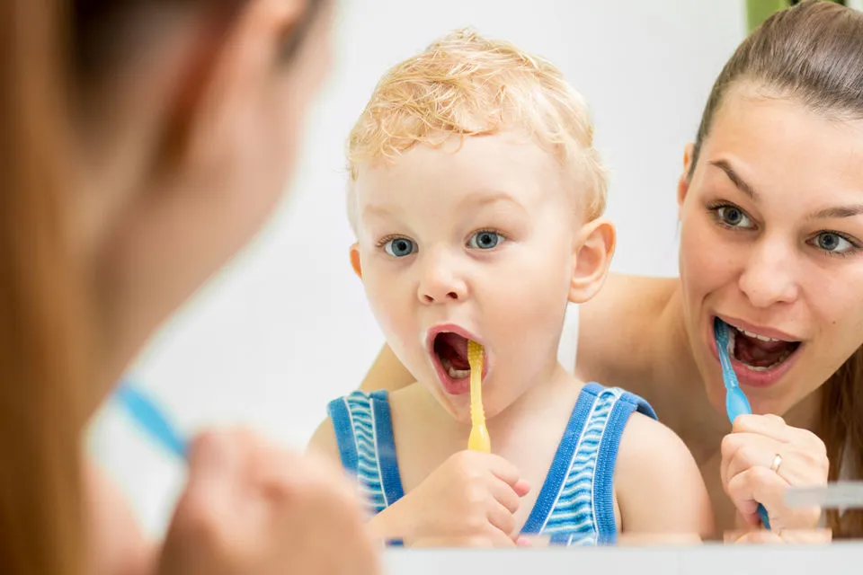 5 Trik Mudah Membujuk Anak Agar Mau Sikat Gigi. Jangan Sekali-kali Memaksa! 8