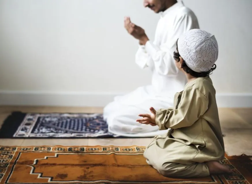Doa Setelah Sholat Fardhu Lengkap & Dzikir 4