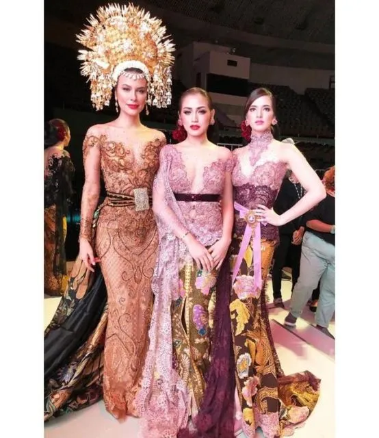 Makin Anggun, Ini Dia 7 Potret Nia Ramadhani Saat Berkebaya. Auranya Luar Biasa! 8