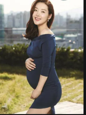 Tetap Kece Saat Hamil, Ini 10 Inspirasi Gaya Aktris Korea dengan Perut Besarnya 19