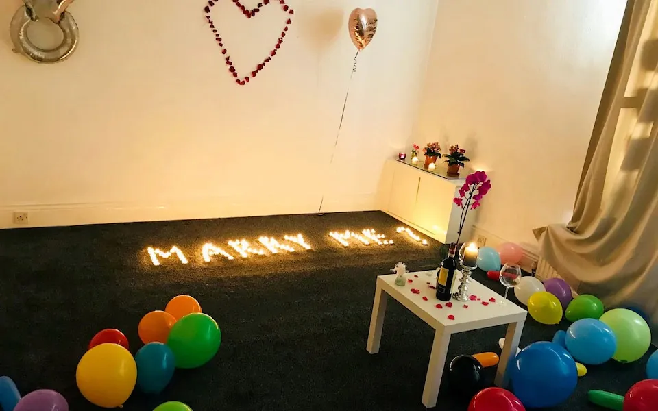 Berniat Lamar Kekasihnya dengan 100 Lilin, Apartemen Cowok ini Malah Ludes Terbakar. Waduh! 3
