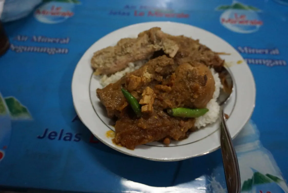 Gudeg Permata, Kuliner Malam yang Lezat nan Legendaris di Kota Jogja. Pecinta Gudeg Wajib ke Sana! 4