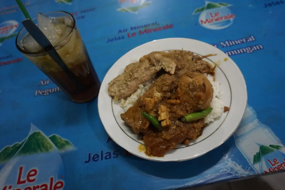 Gudeg Permata, Kuliner Malam yang Lezat nan Legendaris di Kota Jogja. Pecinta Gudeg Wajib ke Sana! 5