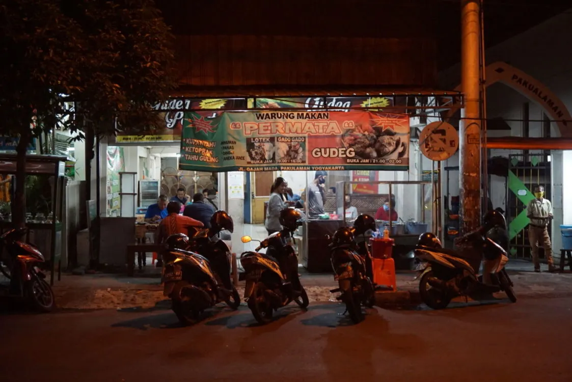 Gudeg Permata, Kuliner Malam yang Lezat nan Legendaris di Kota Jogja. Pecinta Gudeg Wajib ke Sana! 6