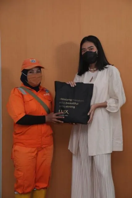 Bersama LUX, Maudy Ayunda Ajak Masyarakat Luas Apresiasi Para Perempuan yang Bekerja di Garda Terdepan Pandemi 4