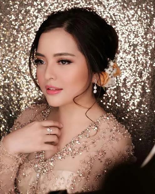 Sekalinya Dandan, 5 Seleb Ini Langsung Menyita Perhatian. Biasanya Natural Alias Polosan! 9