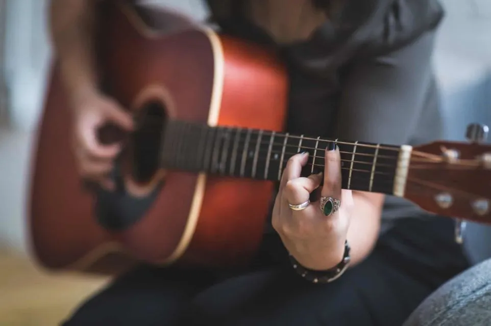 Jenis Lagu Pengantar Tidur dan Rekomendasinya. Bisa Mengobati Insomnia Selama Pas Musiknya 13