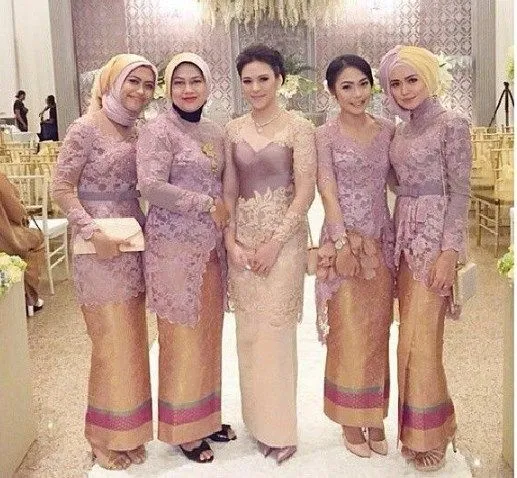 Pesona Kebaya Ungu yang Langka Banget di Pasaran. Pas Buat yang Pengen Ganti Suasana! 12