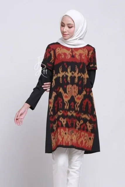 Bikin Efek Jenjang, Ini Rekomendasi Tunik Motif Batik yang Dijamin Nggak Pasaran! 10