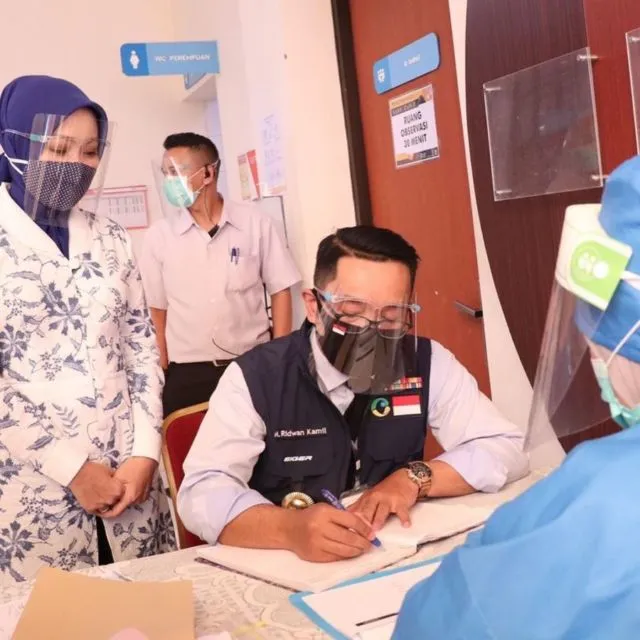 Jadi Relawan Vaksin Covid-19, Ridwan Kamil Sudah Disuntik dan Kondisinya Harus Dilaporkan Tiap Hari 3