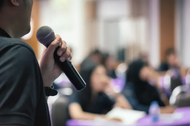 7 Tips Public Speaking ala si Pemalu, Simon Sinek. Cocok Dipraktikkan Saat Presentasi Pekerjaan 8