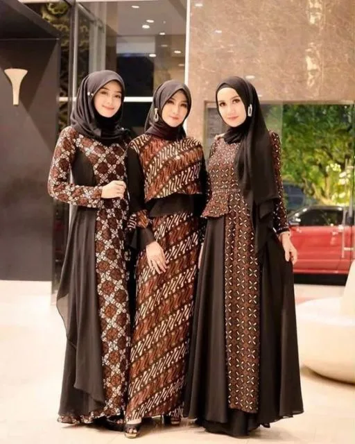 Buat Alternatif Selain Kebaya, Ini 8 Gamis Motif Batik yang Simpel tapi Anggun! 16