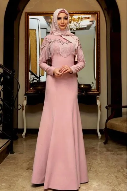 Pesona Kebaya Cape yang Menawan; Solusi Buat Pemilik Lengan dan Dada Besar! 12