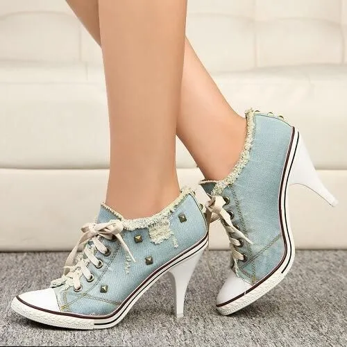 Parade Sandal dan Sepatu Berbahan Jeans yang Kece Abis. Tren Baru Nih! 11