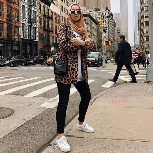 Cantiknya Motif Leopard Buat Foto OOTD; Jauh Banget dari Kesan Seram! 16