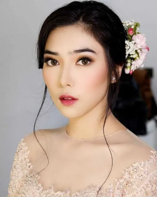 Sekalinya Dandan, 5 Seleb Ini Langsung Menyita Perhatian. Biasanya Natural Alias Polosan! 10