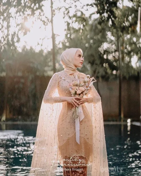 7 Ide Kebaya Lamaran Cantik Nuansa Earth-tone yang Kalem Menawan. Berkelas! 13