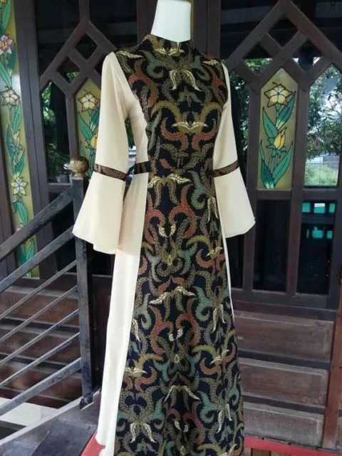 Buat Alternatif Selain Kebaya, Ini 8 Gamis Motif Batik yang Simpel tapi Anggun! 13