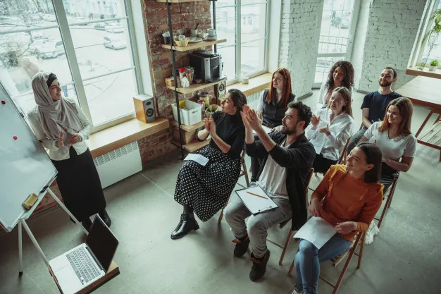 7 Tips Public Speaking ala si Pemalu, Simon Sinek. Cocok Dipraktikkan Saat Presentasi Pekerjaan 14