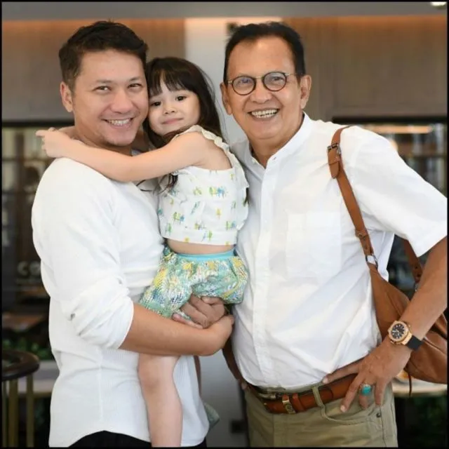 Mengintip Momen Tiga Generasi 10 Selebritis Indonesia dalam Satu Tangkapan Foto 13