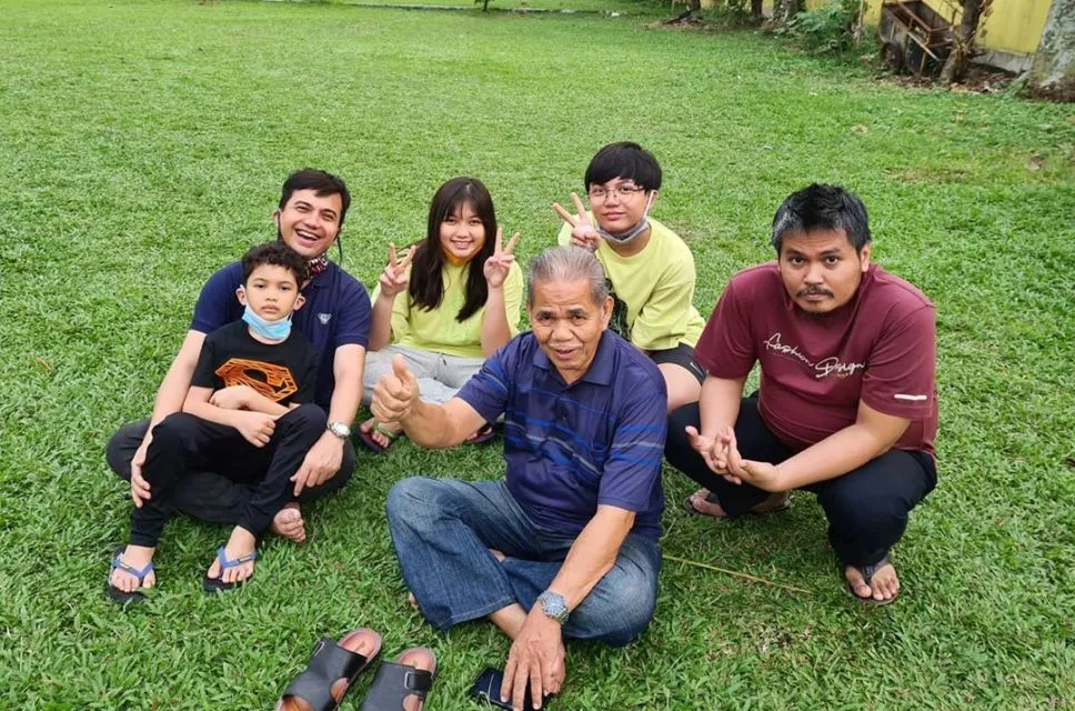 Mengintip Momen Tiga Generasi 10 Selebritis Indonesia dalam Satu Tangkapan Foto 20