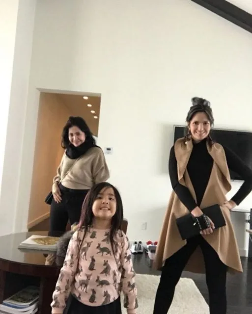 Mengintip Momen Tiga Generasi 10 Selebritis Indonesia dalam Satu Tangkapan Foto 15