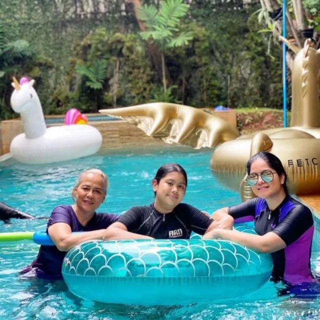 Mengintip Momen Tiga Generasi 10 Selebritis Indonesia dalam Satu Tangkapan Foto 16