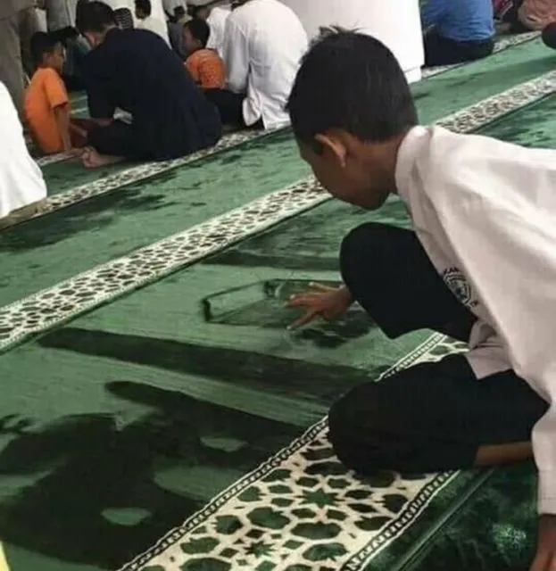 Sebelum Ada HP, 11 Kelakuan Absurd ini Dulu Kerap Kita Lakukan Saat Gabut. Unfaedah Sekali, ya! 17
