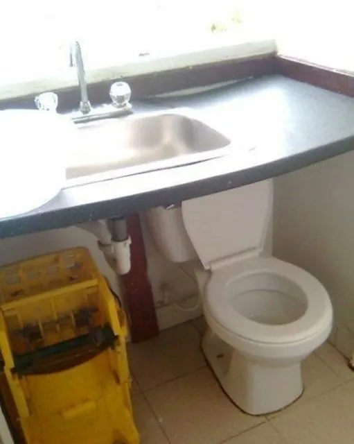 11 Momen Paling Absurd yang Terjadi di Dalam Rumah. Melihat ini Kamu Bakal Bilang,