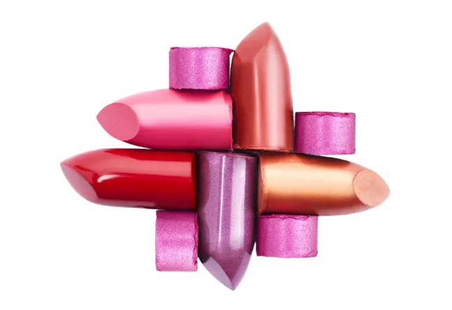 Nggak Peduli Mahal atau Murah, Ini Penyebab Kenapa Lipstikmu Bisa Bikin Bibir Hitam! 6