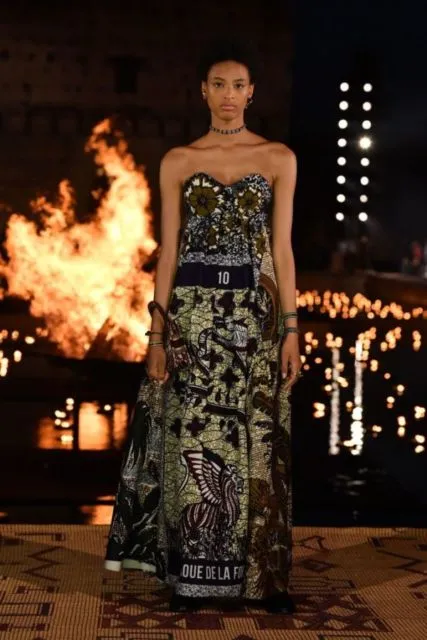 2 Brand Ternama Keluarkan Koleksi Terbaru Bercorak Batik. Terinspirasi Budaya Indonesia, kah? 4