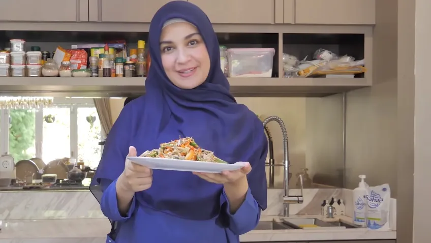 Dari Aurel Hermansyah hingga Nagita Slavina, 10 Artis ini Ternyata Pernah Sekolah Memasak, lo 12