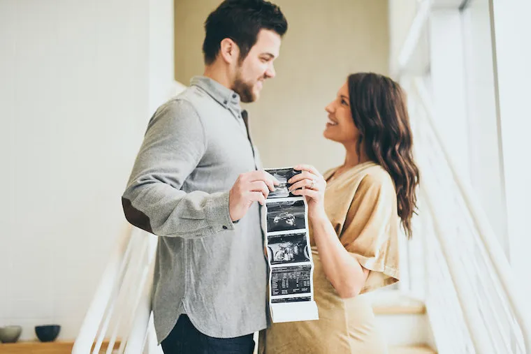 7 Foto Kehamilan Bergaya Santai yang Bisa Mama Lakukan di Rumah. Modal Kamera Sendiri, Bisa~ 9