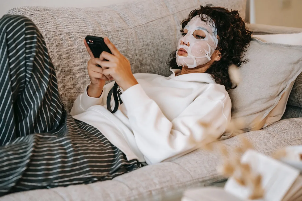6 Kesalahan Pakai Sheet Mask, Hindari atau Perawatan Kulitmu Bisa jadi Sia-sia 12